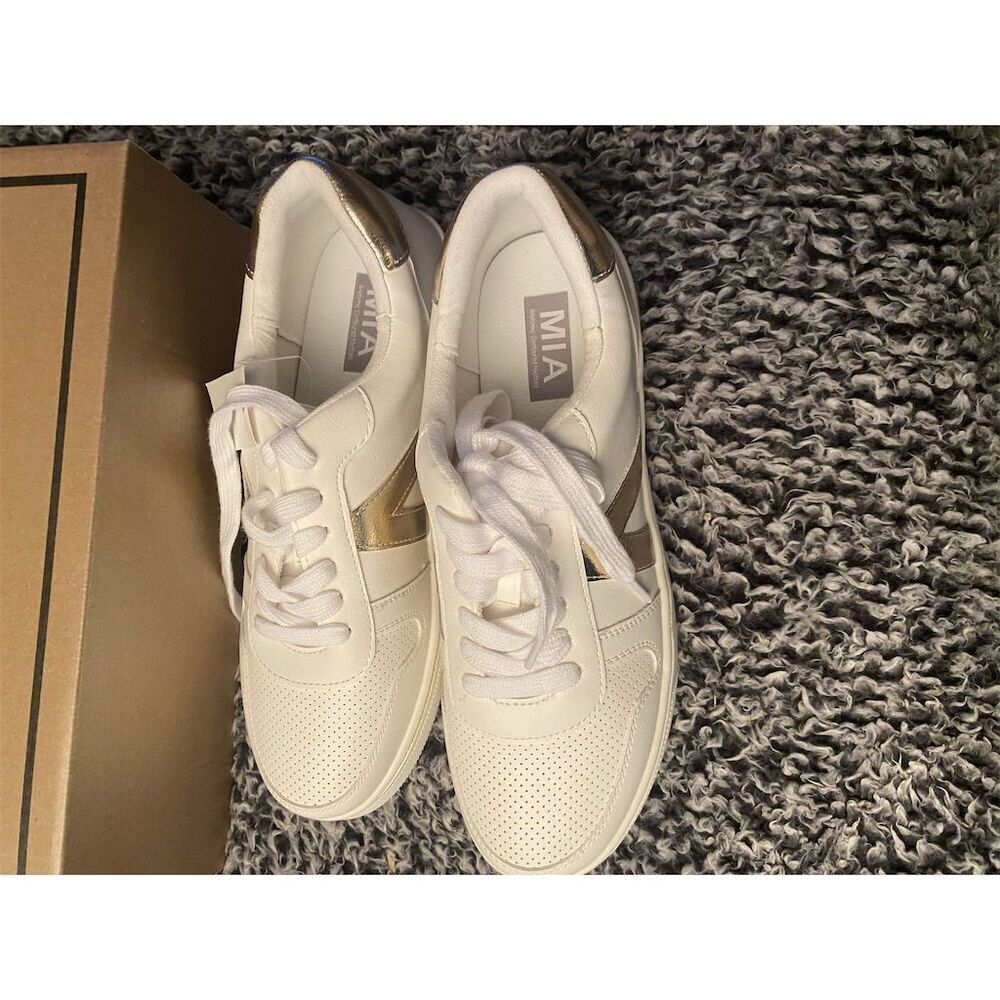 MIA Women's Alta Sneakers Size 8,5 /9,5White Casual Athletic Lace Up